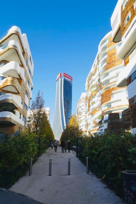 City-Life Duomo: Central Apartment with Sunny Terrace Milan Exterior photo